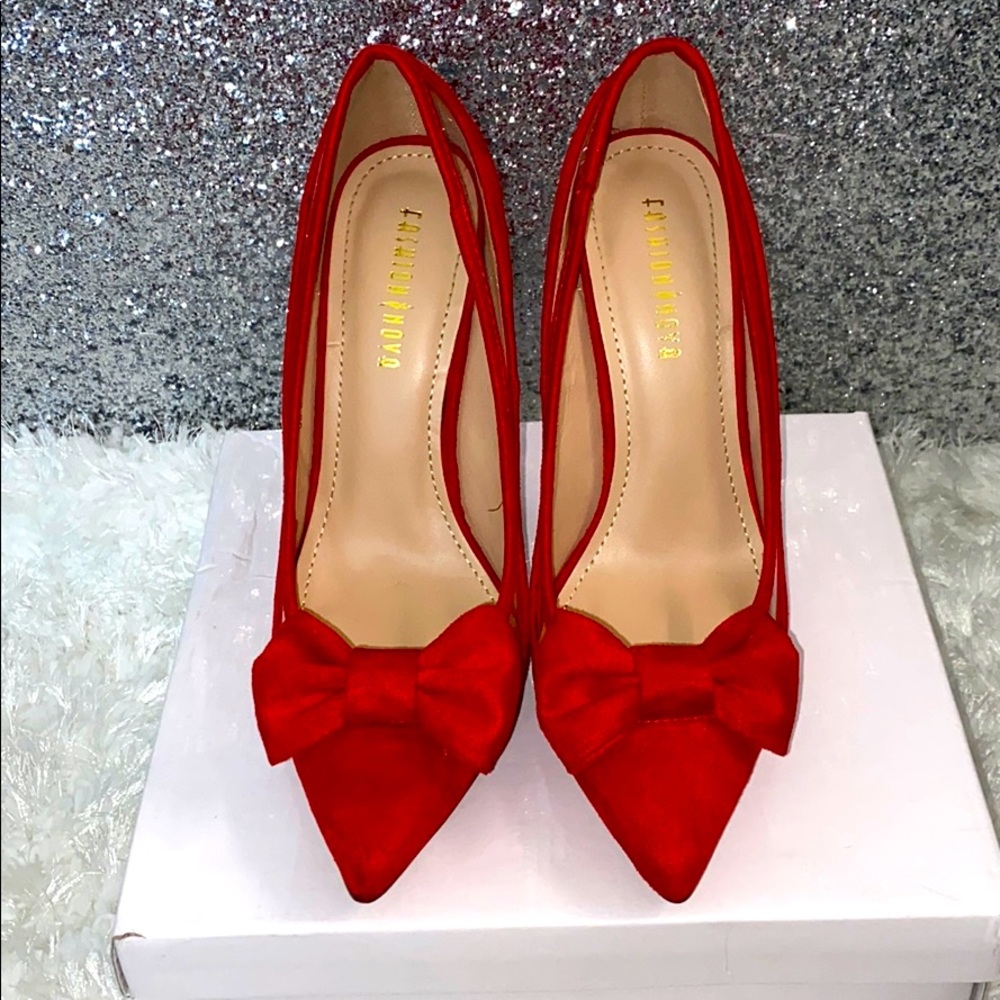 Red heels/pumps